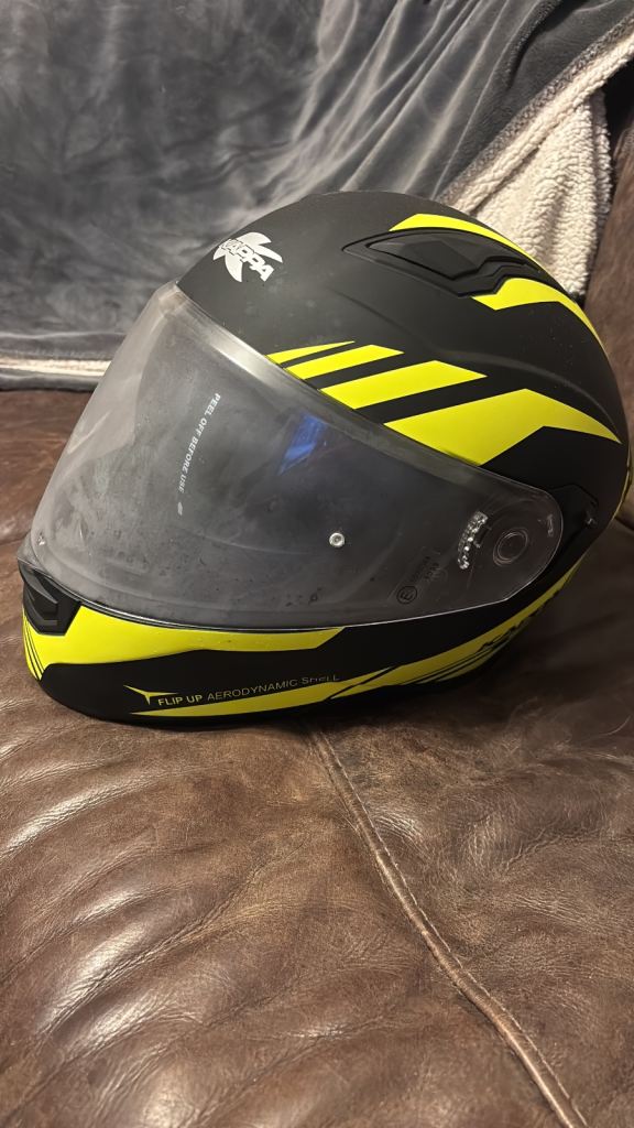 Motorcycle helmet