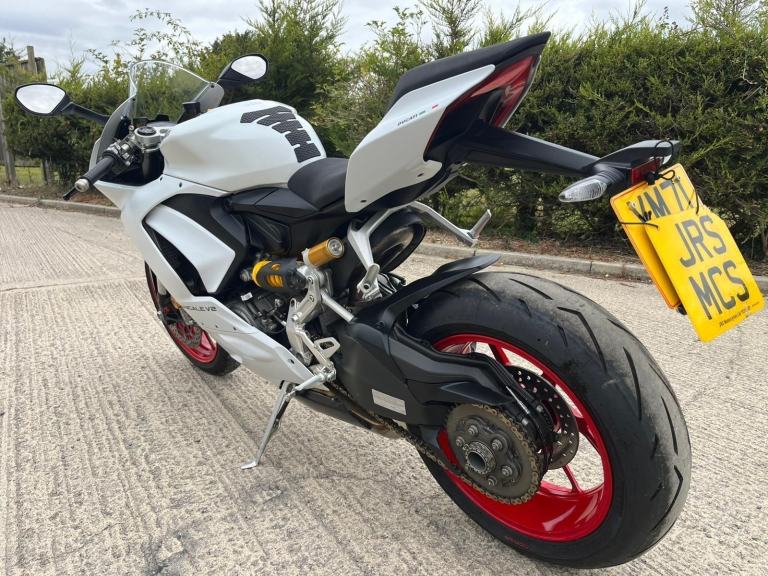 2022 71 DUCATI PANIGALE V2 WHITE - 1421 MILES HPI CLEAR SPORTS 955 NEW MOT