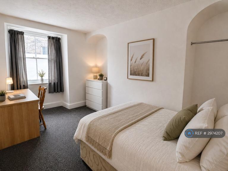 3 bedroom flat in Broad St, Penryn, TR10 (3 bed) (#2974207)