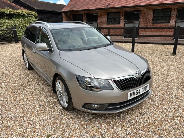 Rare low 61000 miles Skoda superb elegance large estate car stunning new mot just had big service