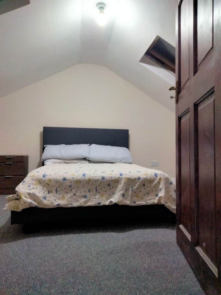 Large room available daily or weekly