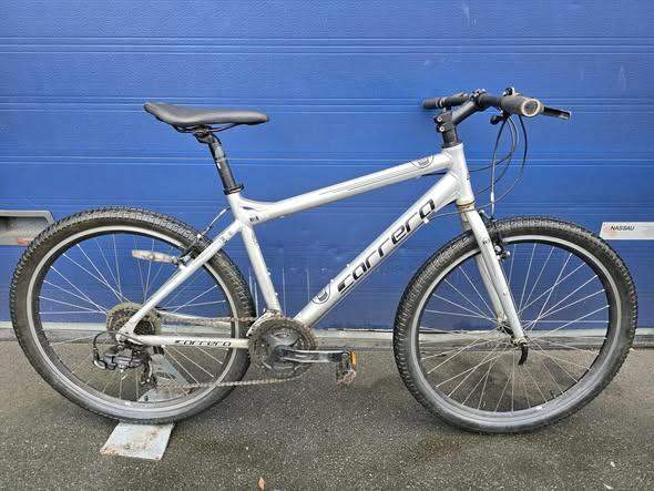 Unisex hybrid bike CARRERA AXLE LTD Wheels 27,5" Frame 18" VGC!