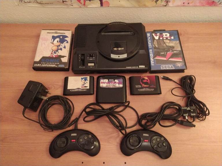 ORIGINAL Sega Mega Drive + 3 games, Sonic The Hedgehog, Virtua Racing Mortal Kombat
