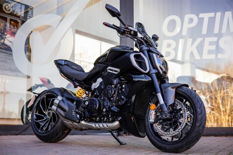 Ducati Diavel V4 ! CARBON ! RIZOMA ! STUNNING