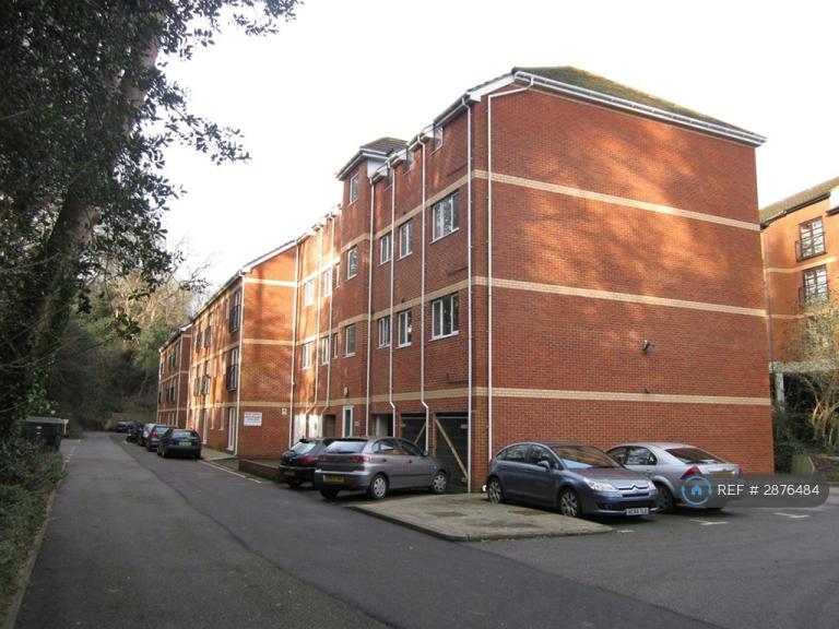Studio flat in The Larches, St Leonards-On-Sea, TN37 (#2876484)