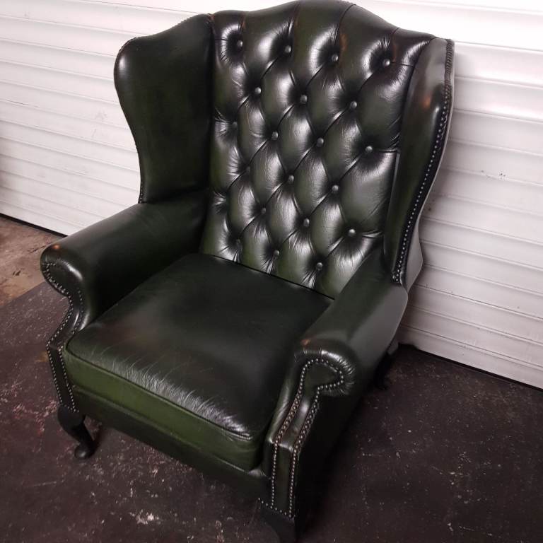 Beautiful Dark Green Leather Chesterfield Winged arm chair QUEEN ANNE - Stud detail