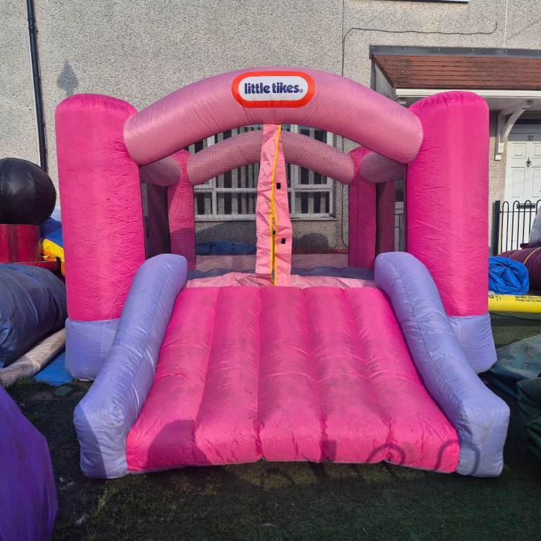 *12FT X 9FT* LITTLE TIKES GIRLS 👧 💕 BOUNCY CASTLE + DELIVERY AVAILABLE!