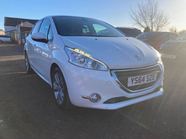 2015 Peugeot 208 1.2 VTi PureTech Allure Hatchback 5dr Petrol Manual Euro 6 (82 ps) Hatchback Pet...