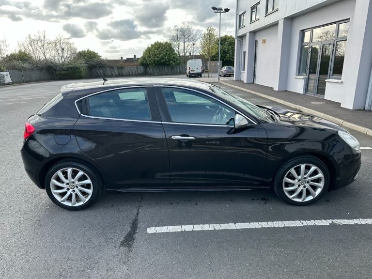 Black Alfa Romeo Giulietta 2010 - 2l 170bhp 