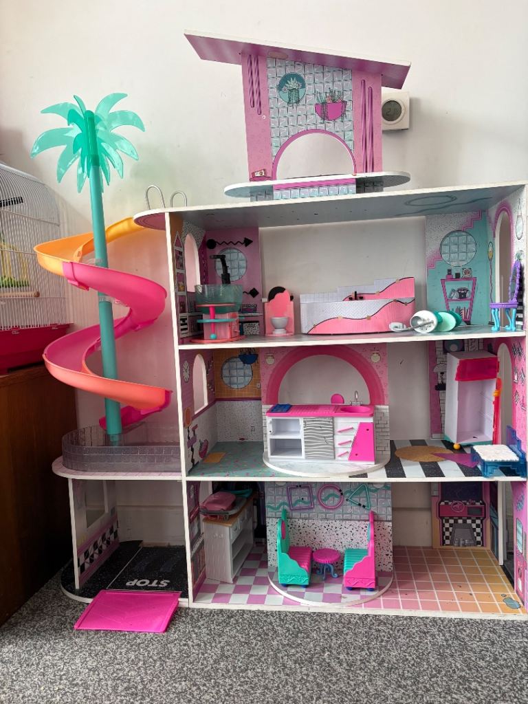 LOL doll house 