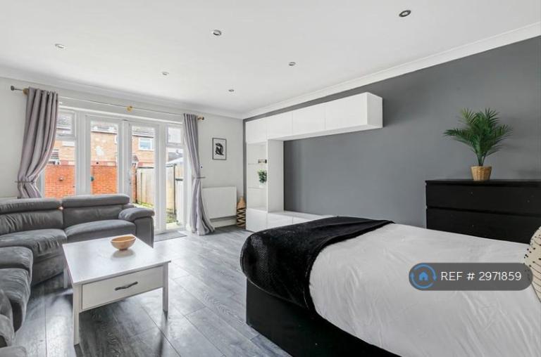 1 bedroom in The Pulse, Colnbrook, Slough, SL3 (#2971859)
