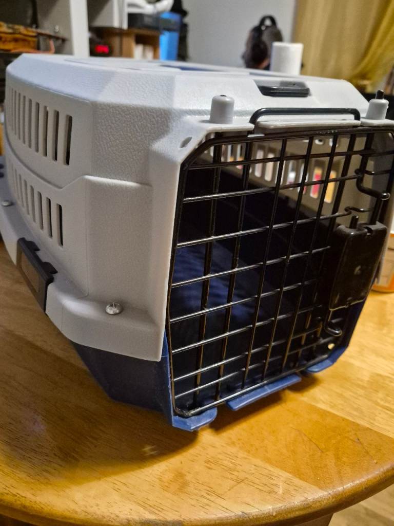 Small pet carrier 