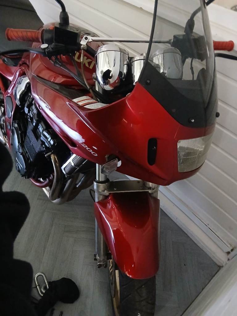 Suziki bandit  6 months mot  1998 m1  only 15000 on clock  2000 pound 