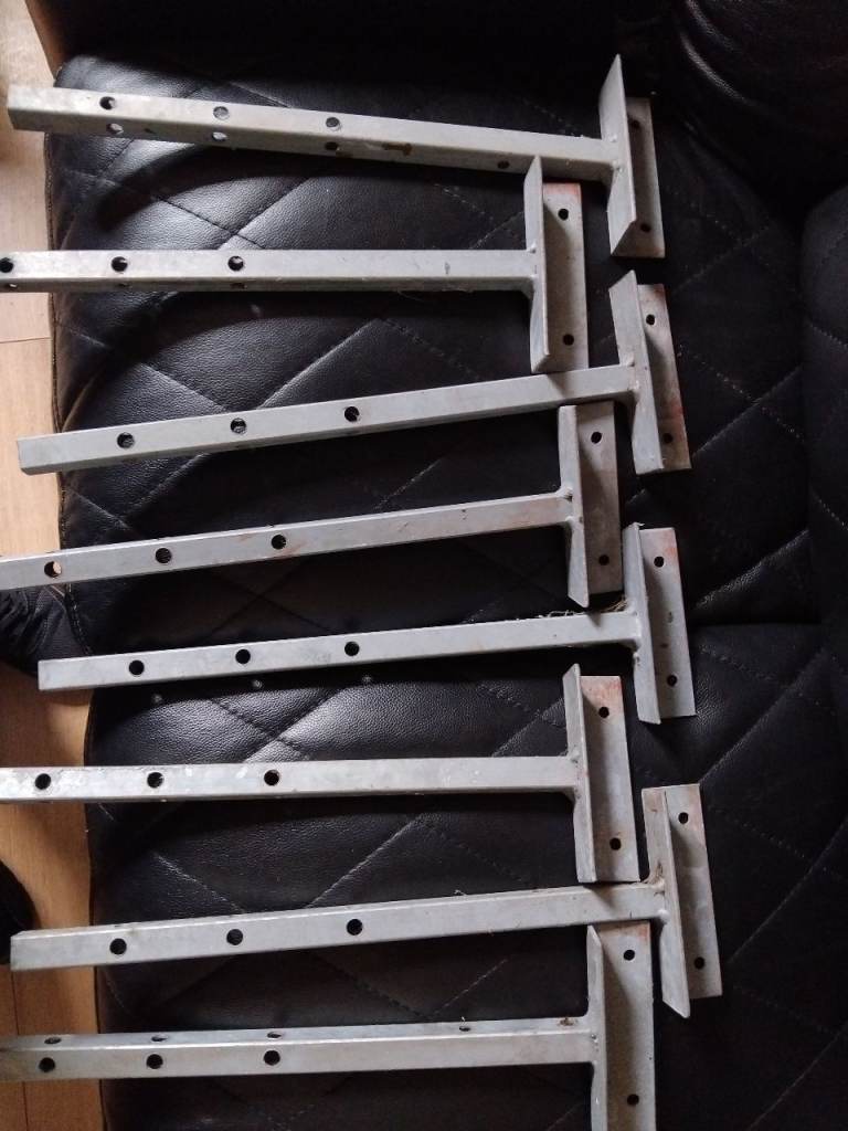 8 Galvanised pen roof bars Great condition
