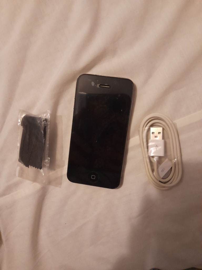 Apple iPhone 4 8GB Black Original Box Collectors Item Good Condition
