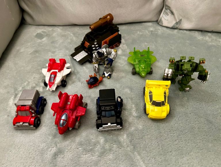 Mix of 9 x mini transformer figures
