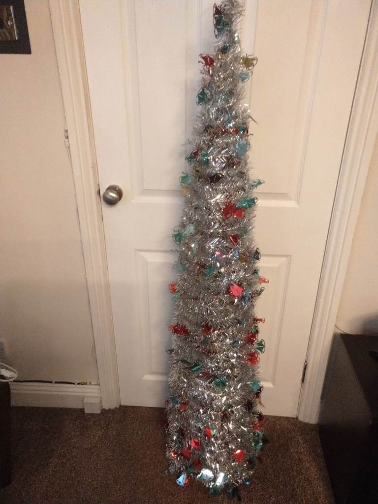 Pop up christmas tree. 5ft with lights and topper. 