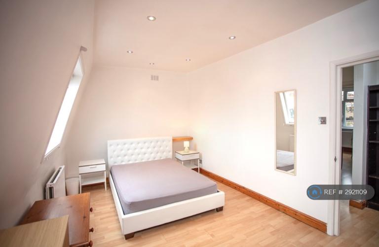1 bedroom flat in Crookham Road, London, SW6 (1 bed) (#2921109)