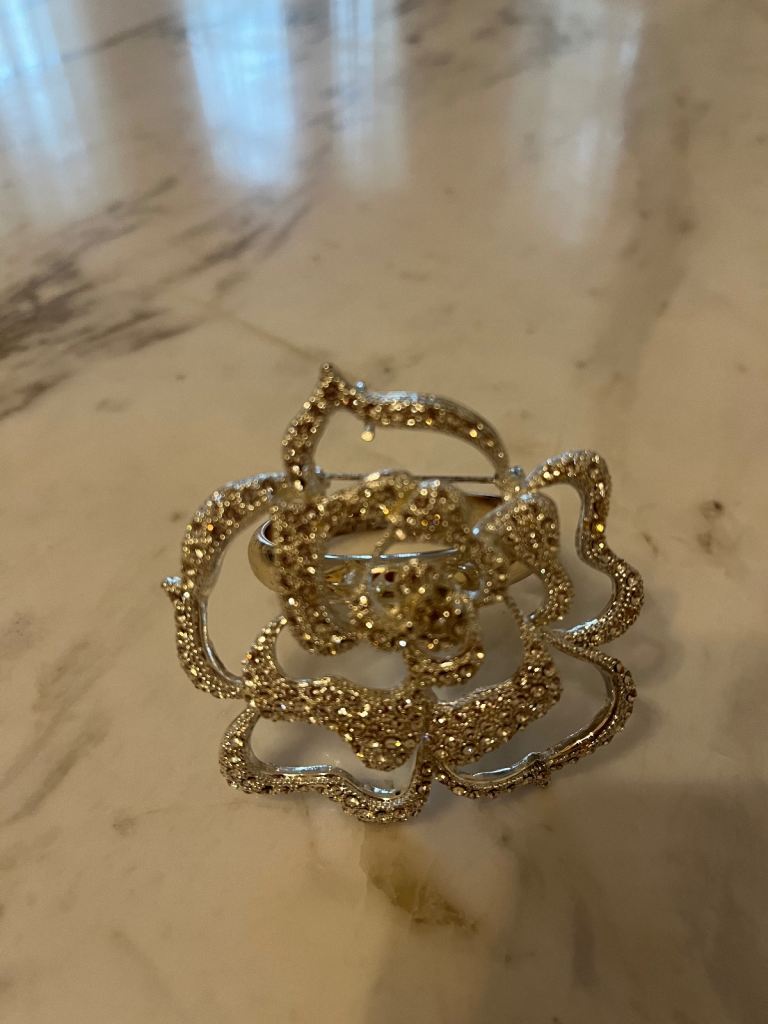 Women’s Brooch/scarf ring  Shape Of Rose Brand New 