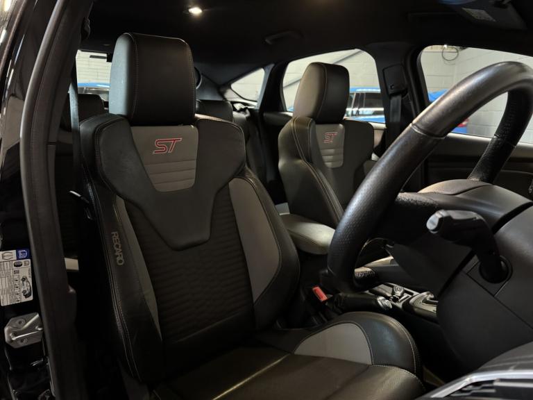 FORD FOCUS 2.0 T EcoBoost ST-2 Black Manual Petrol 2016