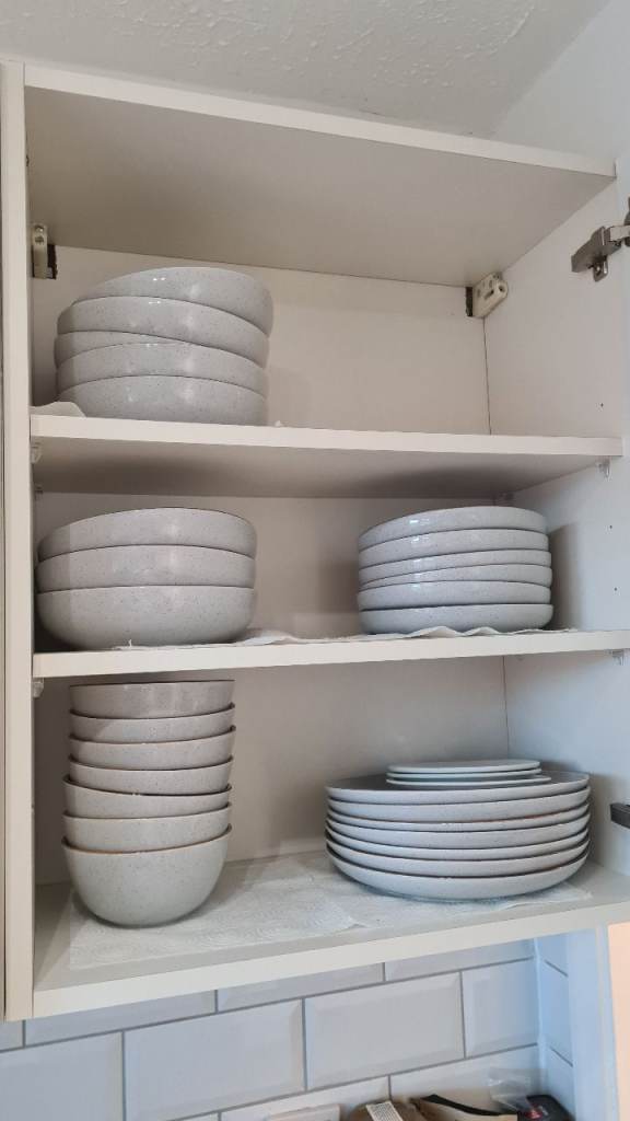 30x Pieces, Dinner Plates + Bowls 