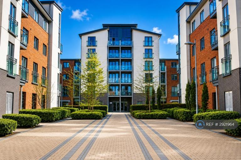2 bedroom flat in Worsdell Drive, Gateshead, NE8 (2 bed) (#2921964)