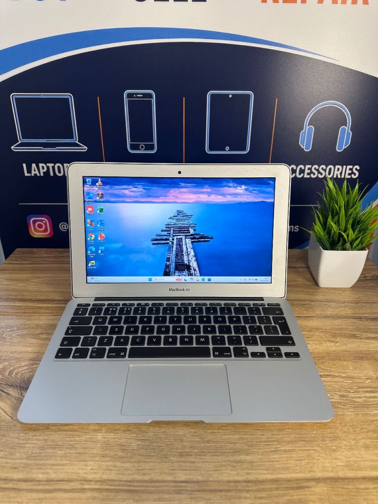Apple MacBook Air 2014 11-inch Laptop, 256GB SSD