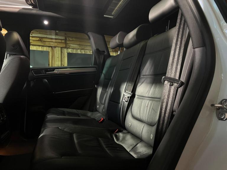 2017 Volkswagen Touareg 3.0 TDI V6 BlueMotion Tech R-Line Tiptronic 4WD Euro 6 (s/s) 5dr ESTATE D...