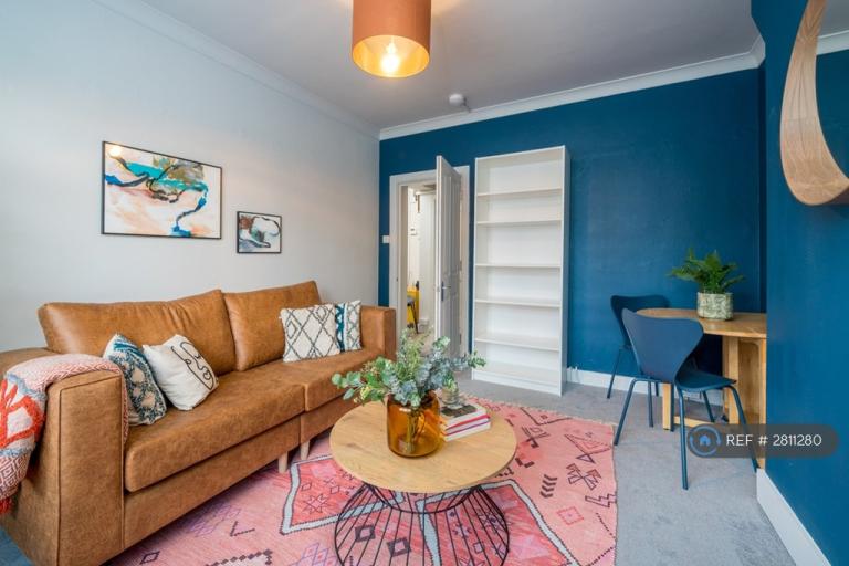 1 bedroom in Davidson Gardens, London, SW8 (#2811280)