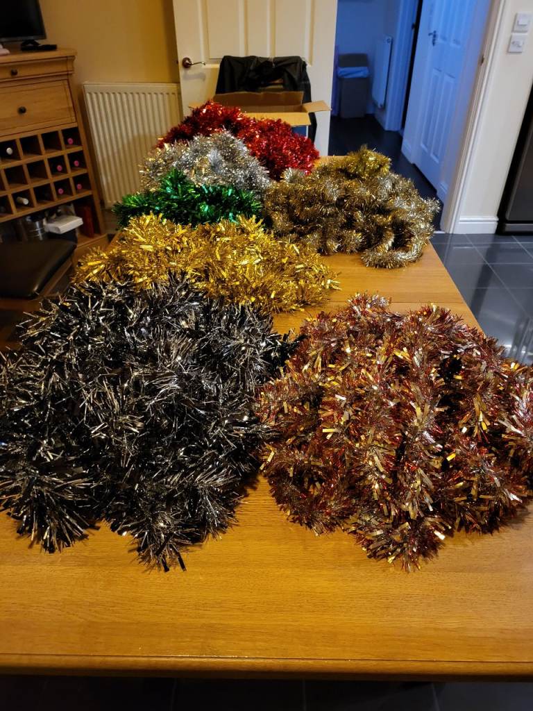 MASSIVE JOB LOT. 238 PIECES. CHRISTMAS TREE DECORATIONS, BAUBLES BOWS STARS TINSEL.