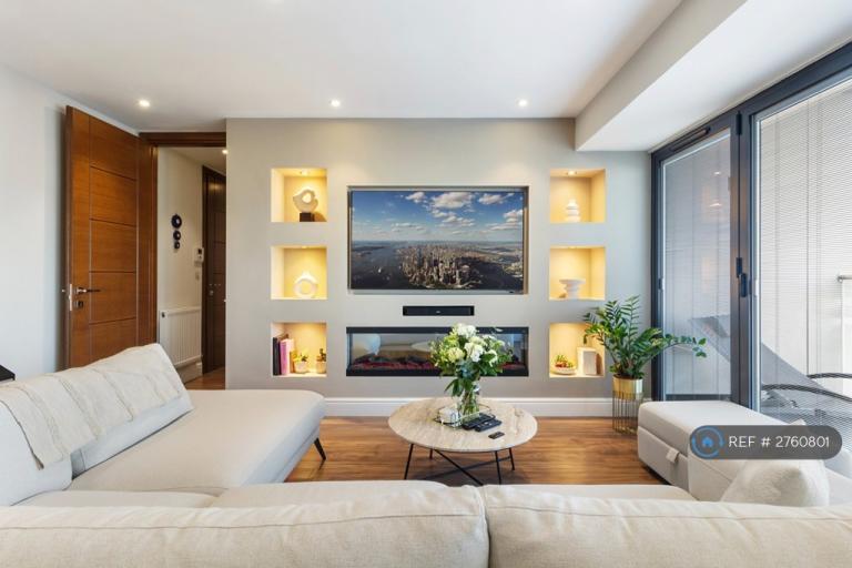 2 bedroom flat in Charlotte Court, Barnet, EN4 (2 bed) (#2760801)