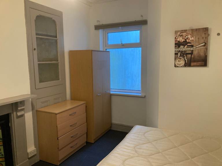 Double Room -Bills Included- Swansea