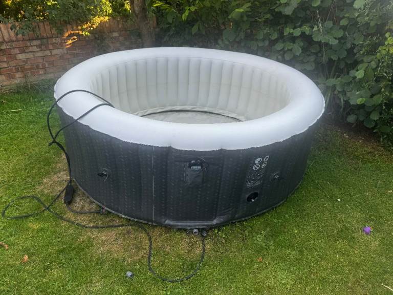 Inflatable Hot Tub Spa – Good Condition, Ready for Summer