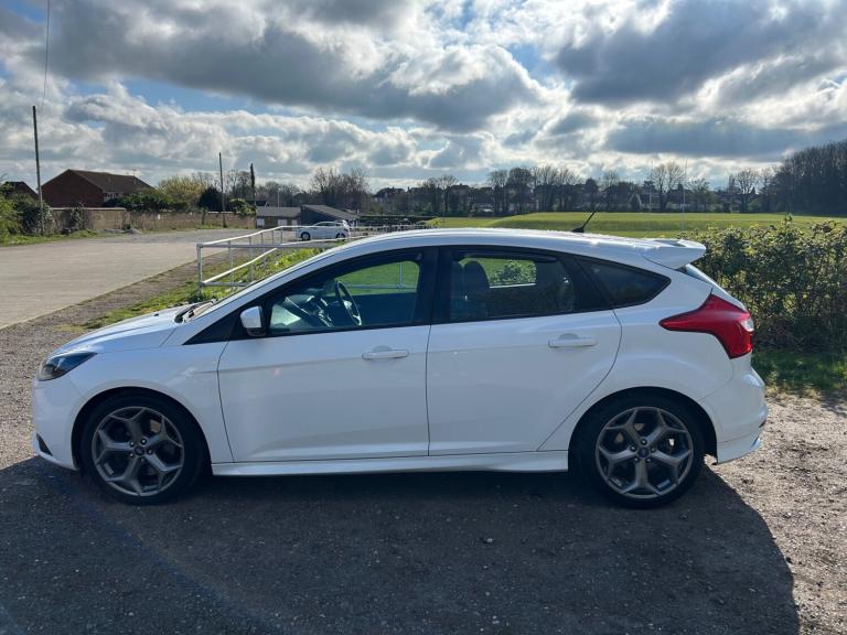 2013 Ford Focus 2.0T ST-2 5dr HATCHBACK Petrol Manual
