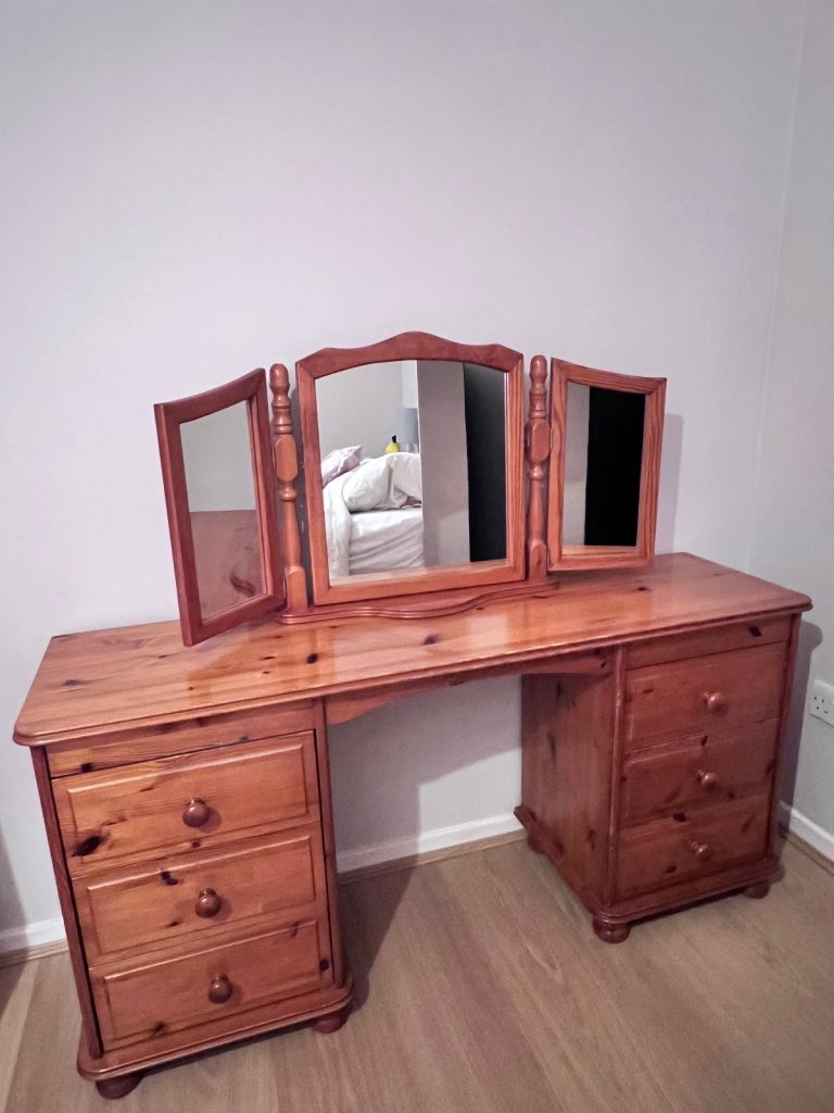 Pine wooden dressing table with triple mirror 
