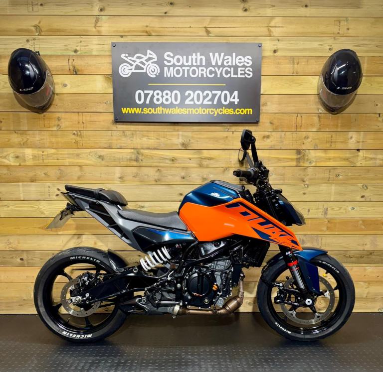 KTM Duke 125 / April 2025 model / covered 7.5k miles