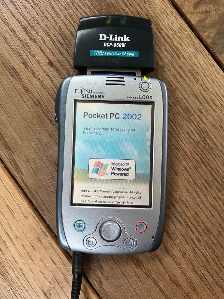 Pocket PC - Fujitsu Siemens LOOX 600 with D-Link Wifi card and charge cable. 
