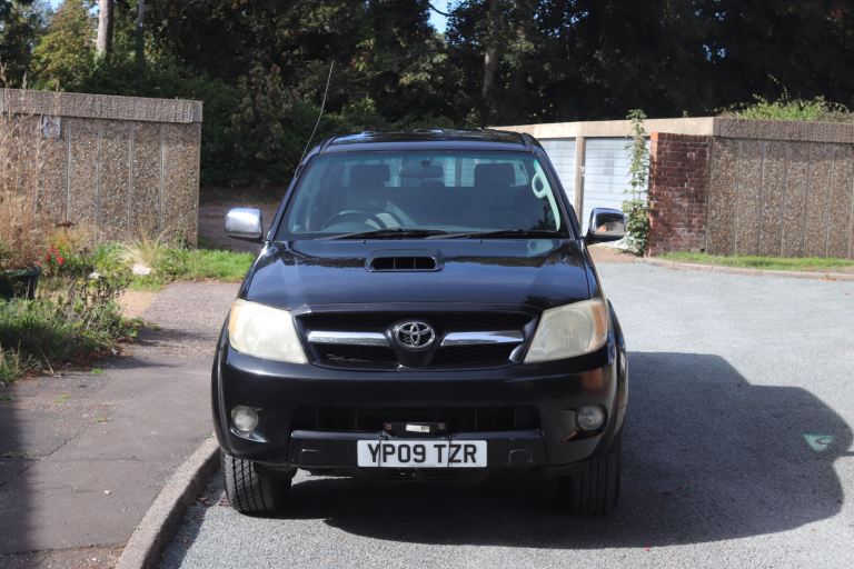 🚨 Toyota Hilux 3.0 D-4D Invincible 4WD – £5,500 🚨
