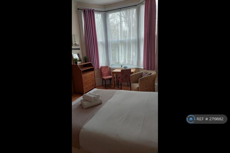 Studio flat in Green Lanes, Haringey, N4 (#2719882)