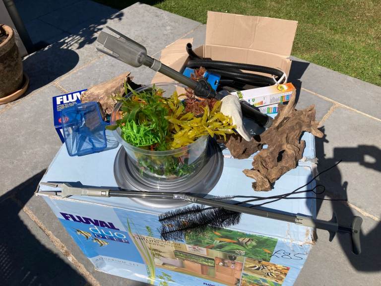 84 Litre Fluval Duo Deep 600 Aquarium kit