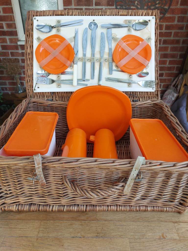 Retro Orange 4 place setting picnic hamper