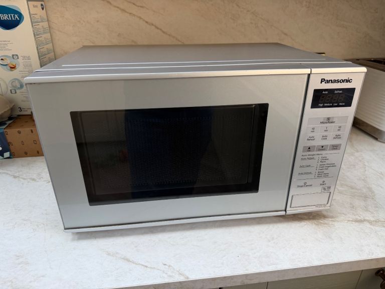 Panasonic Microwave a Silver, Great Condition