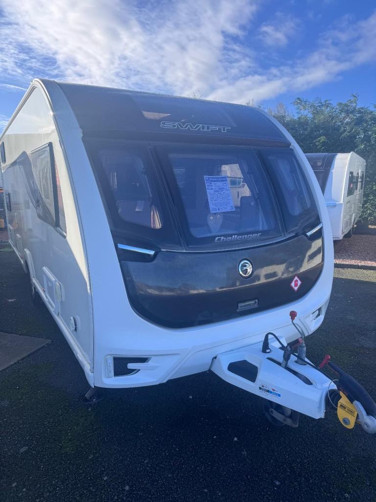 Swift Challenger 590, Yr. 2018, 6 berths ,Fixed Bunks, mover, awning 