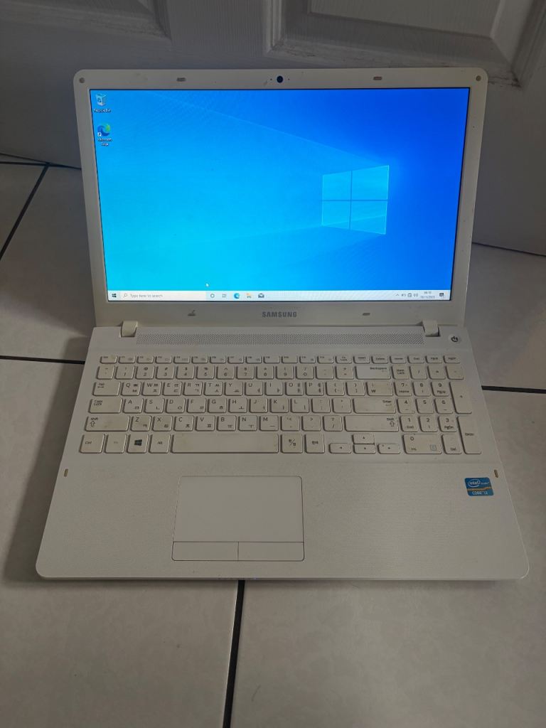Samsung Laptop.  512 SSD.  8 Ram. 512 SSD