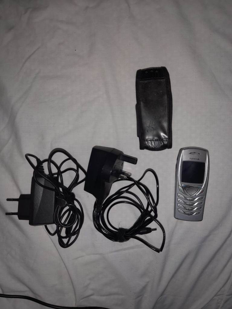 Nokia 6100 Unlocked Classic Retro Mobile Phone - Good Condition, 2 Chargers & Case