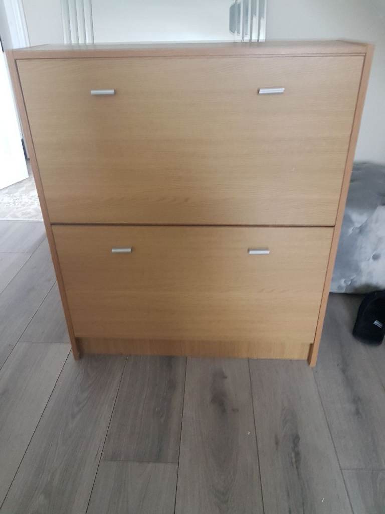 Shoe storage cabinet