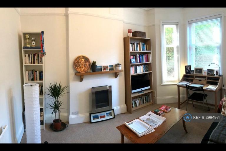 1 bedroom house in Hailsham Avenue, London, SW2 (1 bed) (#2994971)