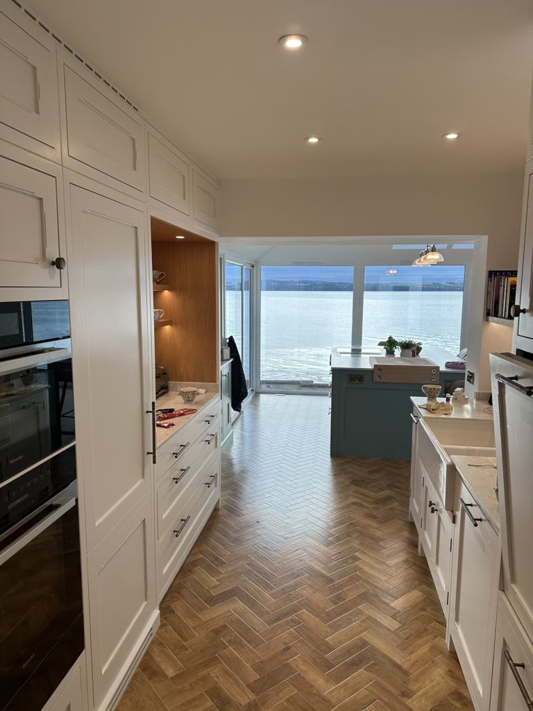 Painter an decorator with an established company 