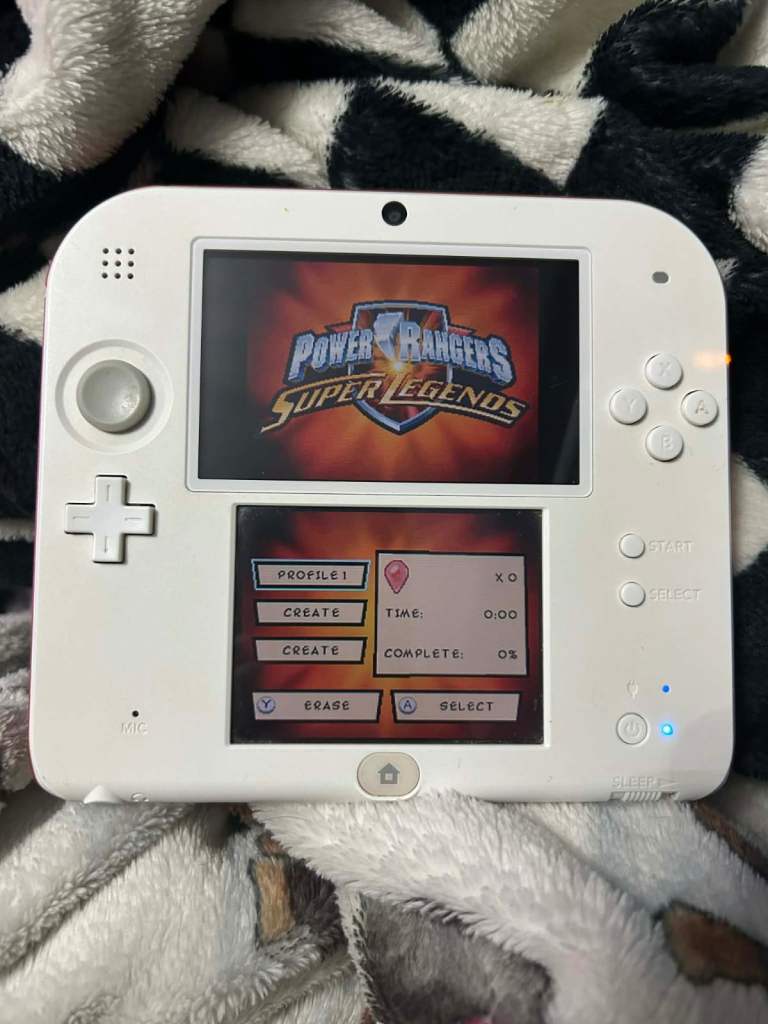 Nintendo 2ds console & power rangers game