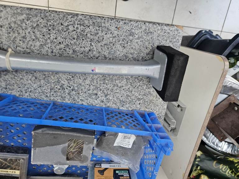 Carpet stretcher